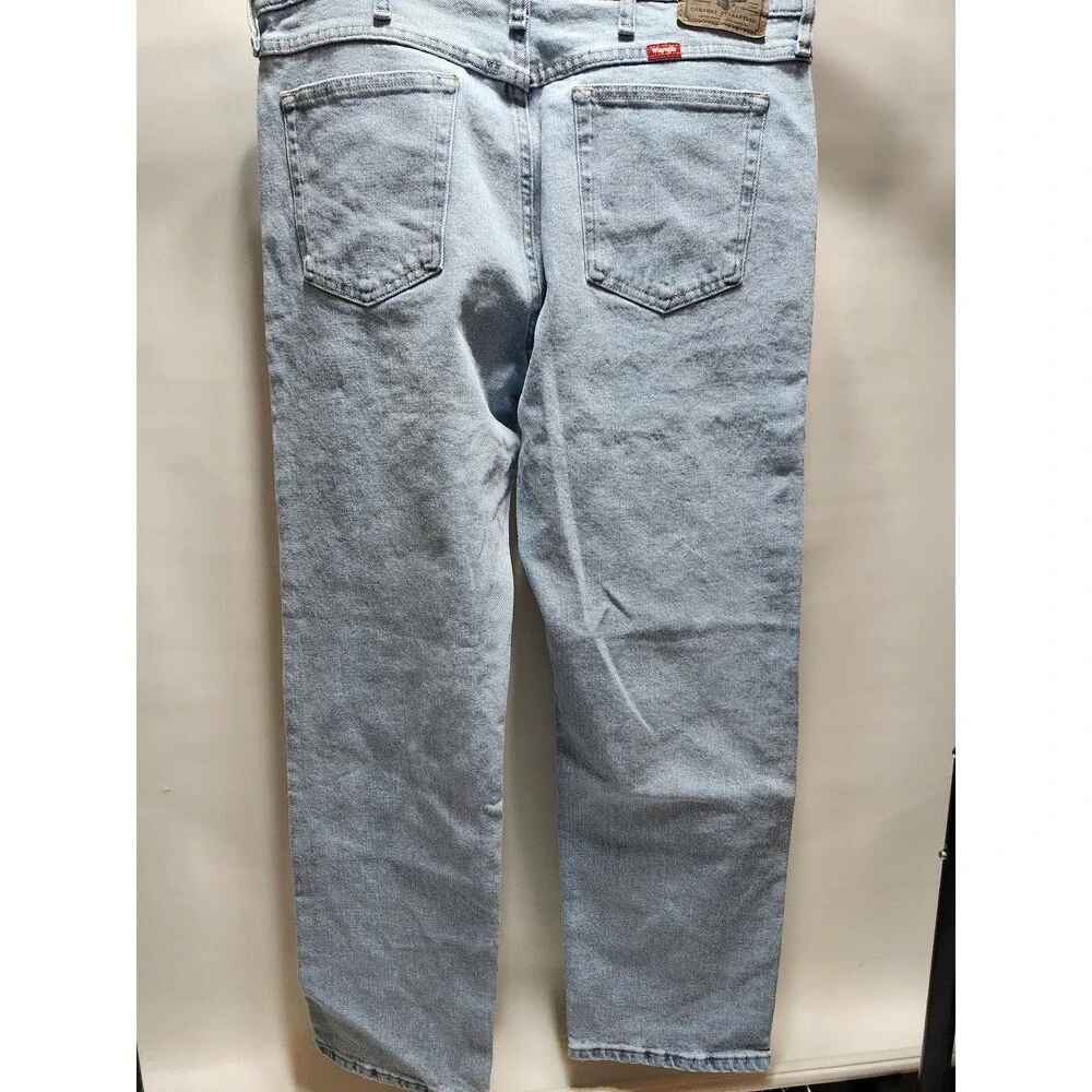 Wrangler Five Star Regular Fit Jeans – Men’s 36x30 Light Wash.           #101